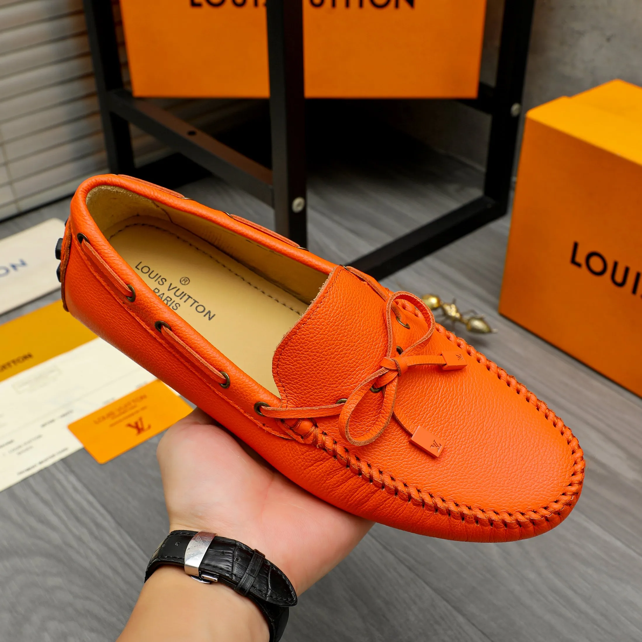 Men's shoes 💰420 Product trademark: LV "Louis Vuitton" casual slip-on shoes Regular size: 38-46 (45.46 custom-made, non-returnable) Product materials: Selected pebbled cowhide upper, sheepskin lining, original bean outsole